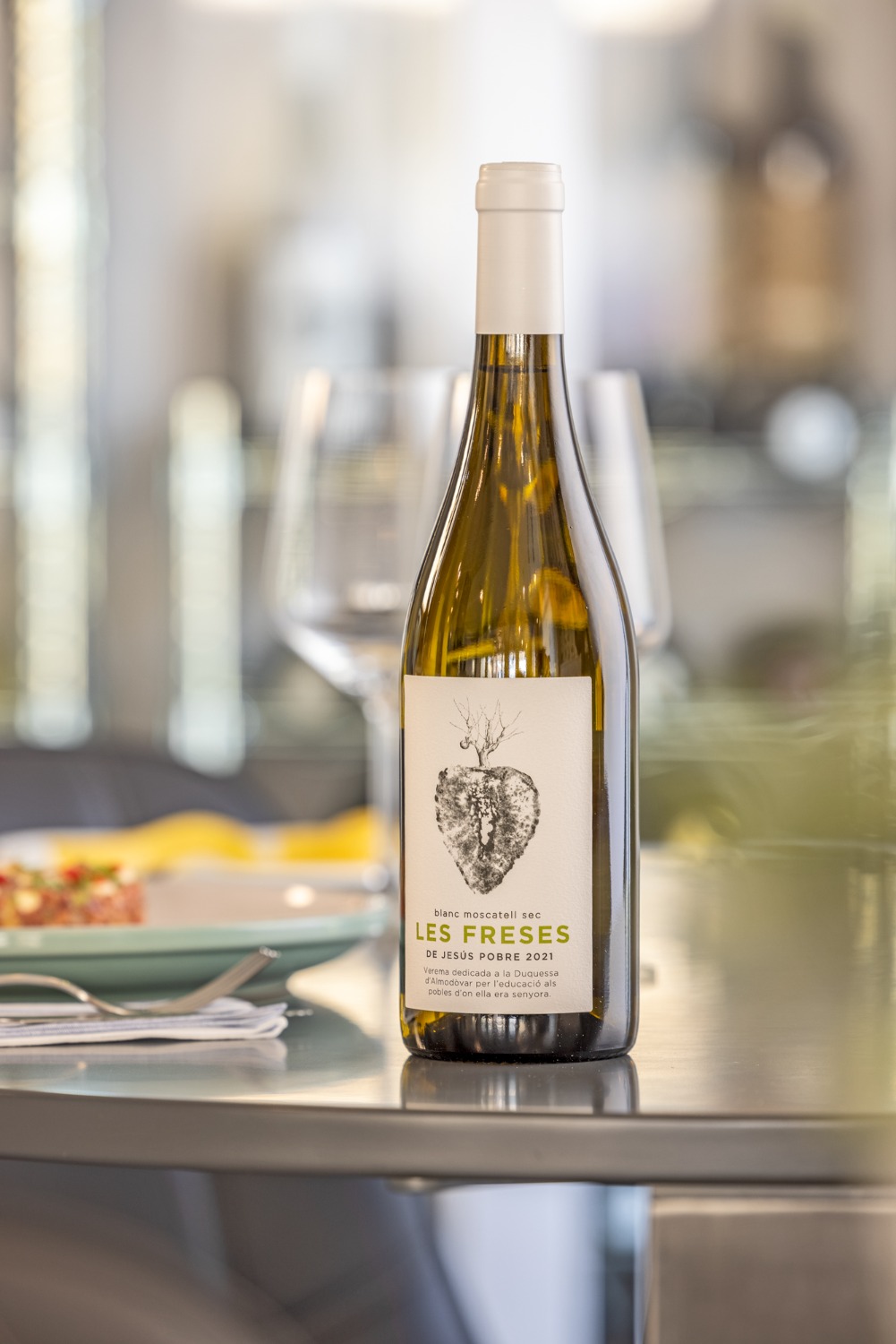 LES FRESES White Dry Wine - 100% Moscatel, 6 bottles